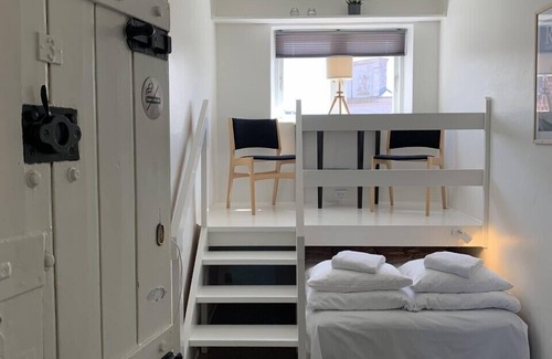 Ribe Hotel | Discover Den Gamle Arrest: Family-Friendly with Dining Option
