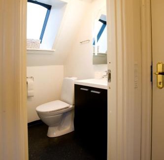 Ribe Bed & Breakfast | Delightful Den Gamle Købmandsgaard B&B with Family Amenities