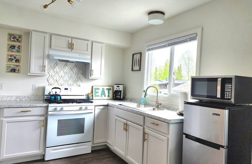 Sand Lake Apartment | Denali Luxe Studio: Your Gateway to Adventure and Relaxation