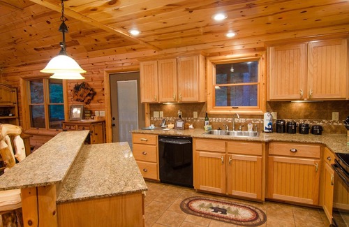Broken Bow Cabin | Cozy Denali Private Cabin with Hot Tub & Xbox Fun Awaits