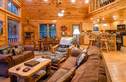 Broken Bow Cabin | Cozy Denali Private Cabin with Hot Tub & Xbox Fun Awaits