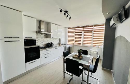 Turda Apartment | Child-Friendly Retreat at Denis Apartment - Guest Rated 9.8