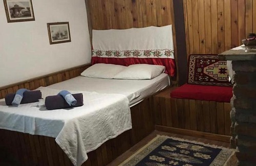 Sirince House | Discover Deniss Pansiyon & Cafe: Pet and Child Friendly Stay