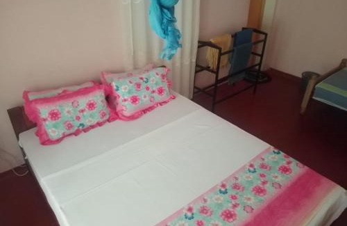Deniyaya House | Cozy Deniyaya Guest House: Family-Friendly with Great Amenities