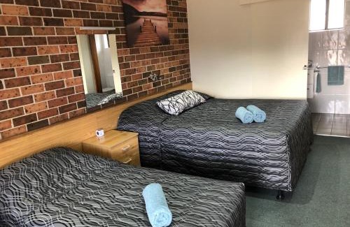 Denman Hotel | Discover Denman Motor Inn: Family-Friendly & Pool Access