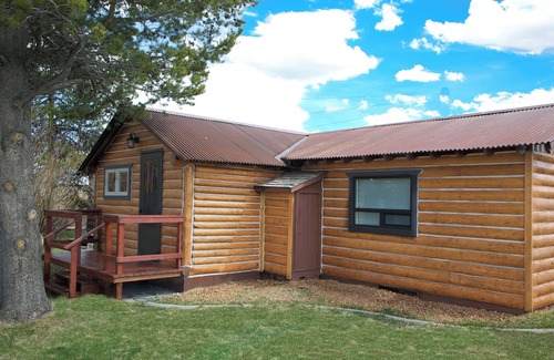 West Yellowstone Cabin | Explore Denny Creek Cabin: A Montana Hideaway Retreat