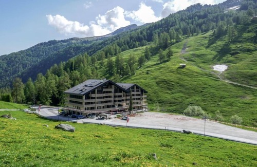 Noveli Apartment | Inviting Dents Rousses H2: Lakeside Retreat with Spa & Kitchen