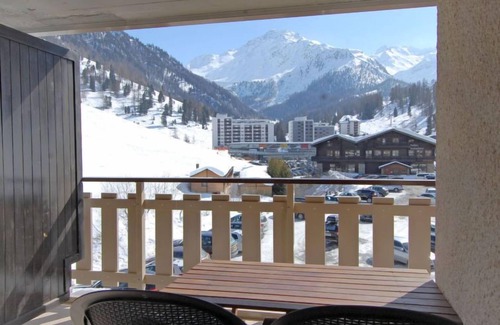 Noveli Apartment | Inviting Dents Rousses H2: Lakeside Retreat with Spa & Kitchen