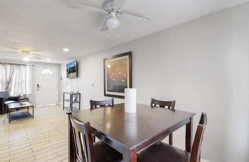 Dupont House | Cozy Dog-Friendly 1 Bedroom in Denver with King Bed