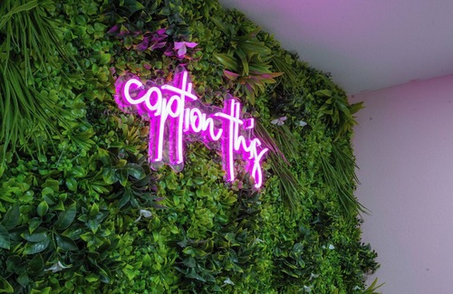 Dupont House | Denver Insta-Perfect Girls Trip! 5BR Colorful Haven 10-min to DT Denver
