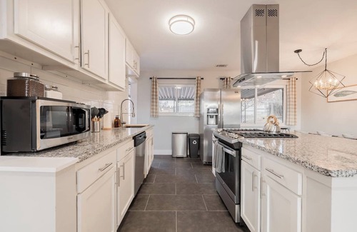 Dupont House | Elegant Denver Retreat with Firepit, Games & Fast Wifi