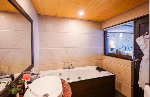 Gangtok Hotel | Denzong Regency: Mountain Retreat with Spa & Family Amenities