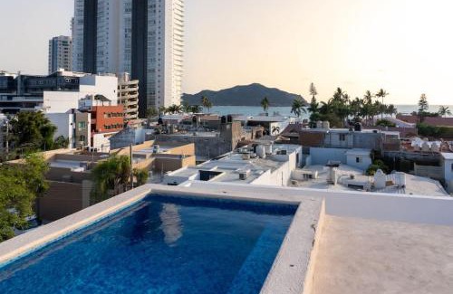 Las Gaviotas Apartment | Inviting Beachside Retreat with Pool - Maria Barbara