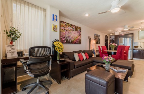 Puerto Juarez Apartment | Beachfront Bliss: King Bed, Pool & Ocean Views Await