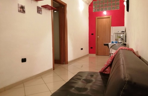 Manfredonia Bed & Breakfast | Family-Friendly Stay at Depandance Red House with Kitchen