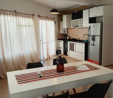 Parana Apartment | Modern 2-Bedroom Apartment Near Park with Hot Tub