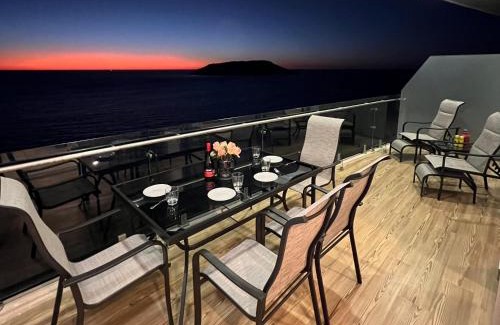 Zona Dorada Apartment | Oceanfront Escape at Camino al Mar with Private Beach