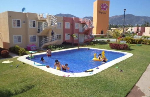 Acapulco Apartment | Inviting Acapulco Dreams: Family-Friendly Retreat with Pool