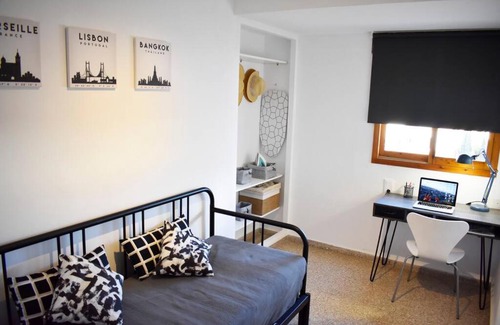 Sagunto Apartment | Family-Friendly Central Apartment with Ocean Views
