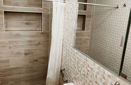 Tacna Apartment | Convenient Central Apartment with Spa and Hot Tub Access