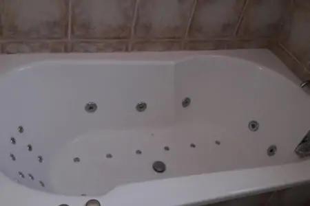 Neuquen Apartment | Central Apartment for 6 with Hot Tub & Great Reviews