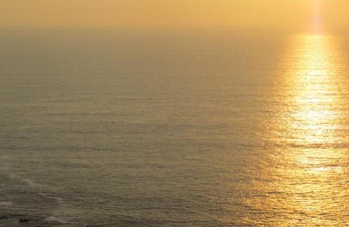 Concon Apartment | Panoramic Ocean View Retreat with Pool in Costa de Montemar