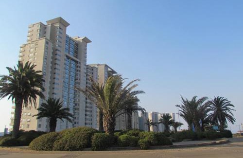 Concon Apartment | Panoramic Ocean View Retreat with Pool in Costa de Montemar