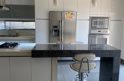 Kennedy Apartment | Top-Rated 2-Level Apartment in Kennedy Vieja for Families