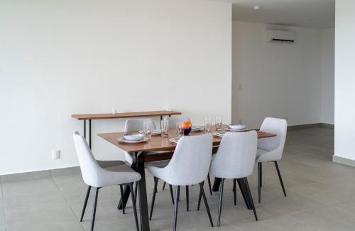 Zona Industrial Apartment | Elegant Oceanfront Suite Near Plaza Harbor - Pet Friendly