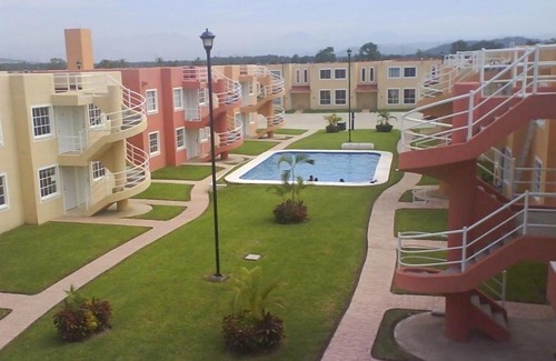 Acapulco Apartment | Inviting Stays at Departamento en Fraccionamiento los Tulipanes