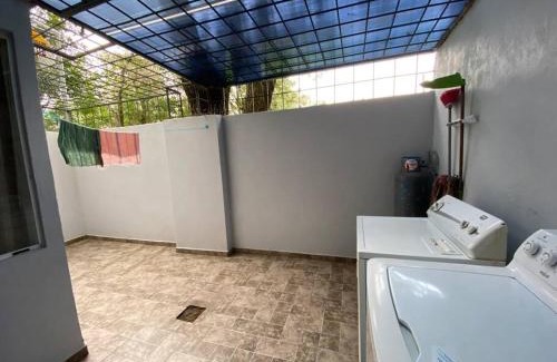 Toluquilla Apartment | Family-Friendly Retreat at Departamento entero Toluquilla