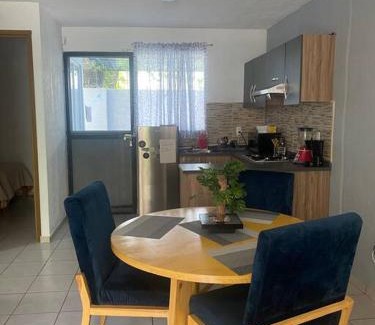 Toluquilla Apartment | Family-Friendly Retreat at Departamento entero Toluquilla