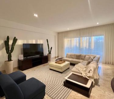 Playa Mujeres Apartment | Exquisite Marina Retreat in Cancun - La Amada