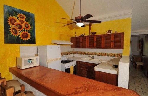 Zona Hotelera Apartment | Scenic Departamento Girasoles with Pool Near Laguna
