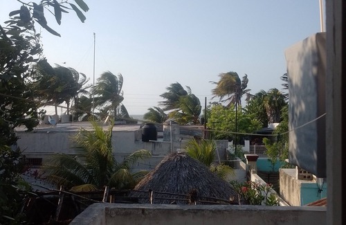 Dzilam de Bravo Apartment | Spacious Departamento Grande Caracoles 2 with Spa & Kitchen