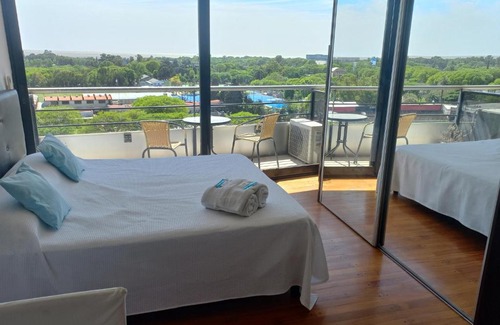 Nunez Apartment | Riverside Retreat: 4-Star Stay with Pool in Núñez