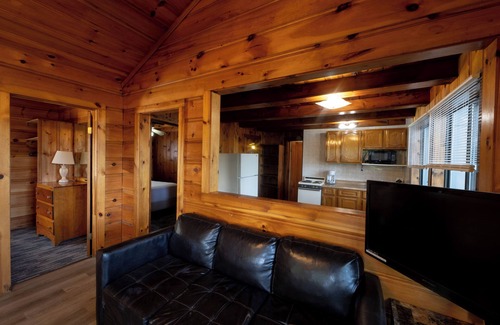 Lake George Hotel | Depe Dene Lakeside Resort: Family-Friendly with Ocean Views