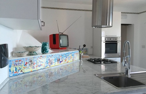 Pizzo Apartment | Beautiful Dependance delle Grazie by the Sea with Pool