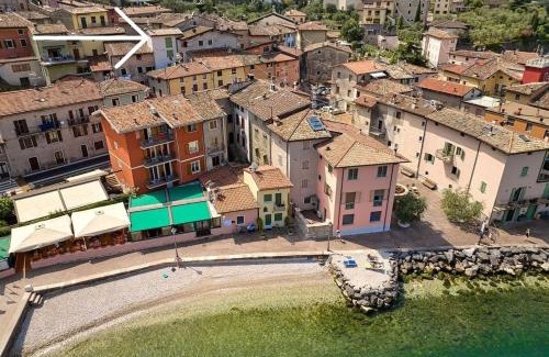 Cassone Apartment | Dependance: Oceanfront Haven with Pet-Friendly Vibes