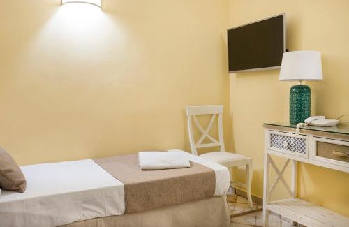 Historical Center House | Inviting Dependence: Family-Friendly with Breakfast Included