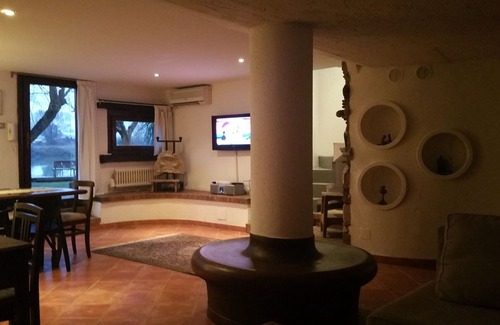 Zona LVIII Prima Porta Villa | Explore Dependence on the Tiber: Poolside Family Retreat