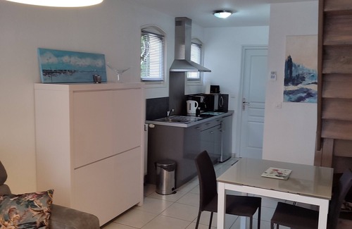 Cestas Apartment | Enchanting Retreat with Pool and Ocean View Awaits You