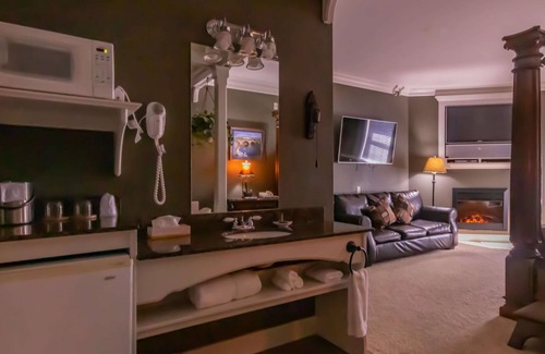 La Plata Hotel | Guest Rated: Depot Inn and Suites with Pool & Breakfast