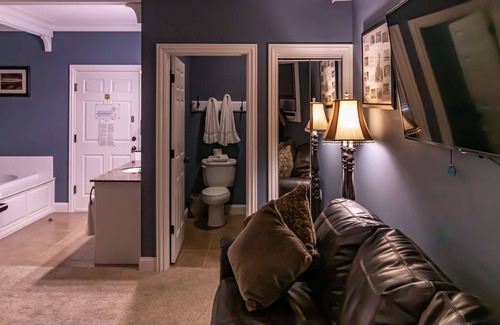 La Plata Hotel | Guest Rated: Depot Inn and Suites with Pool & Breakfast