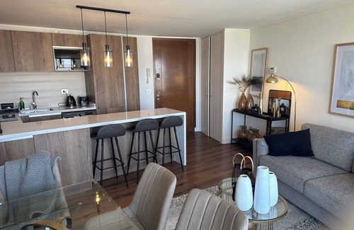 Apoquindo Apartment | Modern Retreat near Parque Araucano with Great Amenities