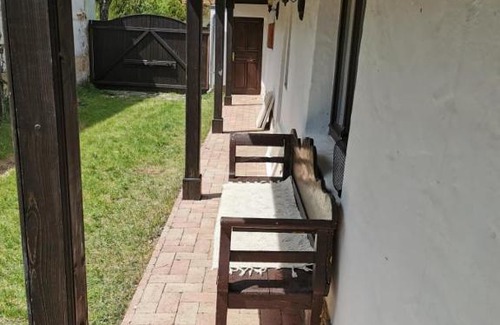 Fenyofo Apartment | Family-Friendly Stay at Derű-Lak: Comfortable Getaway