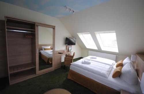Hohenluftkurort Grunbach Hotel | Family-Friendly Stay at Der Bayerische Hof with Dining Options