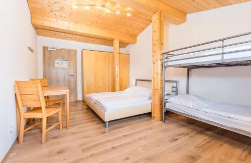 Ebhausen Bed & Breakfast | Pet-Friendly Der Bradler: Family-Friendly Retreat with Dining
