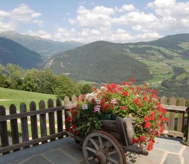 Spinga Hotel | Pet-Friendly Der Brunnerhof with Oceanfront Views & Pool