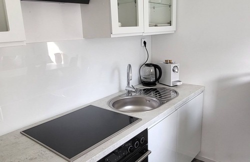 Niedenstein Apartment | Discover Der Elefant - D&B Staycation Resort with Ocean Views